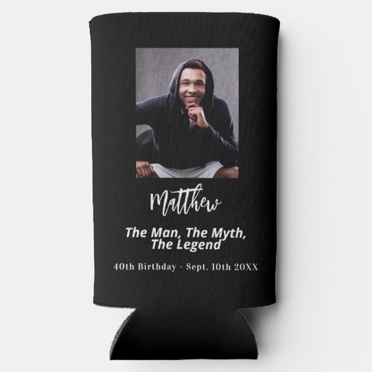 Verjaardag zwart wit foto man myth legende seltzer blikjeskoeler (Achterkant)