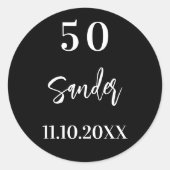 Verjaardag zwart wit script minimalist ronde sticker (Voorkant)