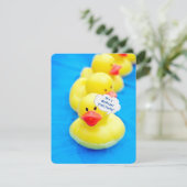 Verjaardag zwembad feest met rubberen eenden kaart (Staand voorkant)