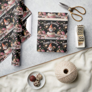 Verjaardags Kabouterfiguur op een Taart Cadeaupapier