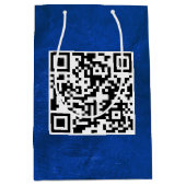 Verjaardags QR-code op blauwe leer Medium Cadeauzakje (Voorkant)