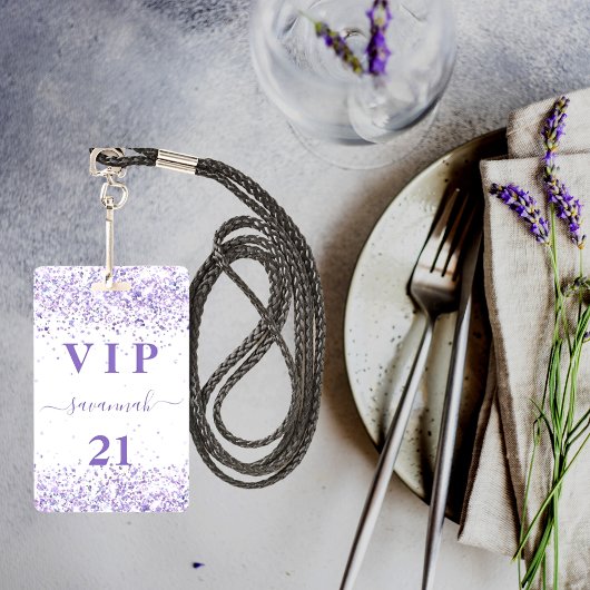Verjaardags witte violette lavendel vip uitnodigin badge