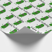 Verjaardagsaugurk met roze glazen inpakpapier (Hoek)