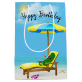 Verjaardagsaugurk op strandstoel medium cadeauzakje (Voorkant)