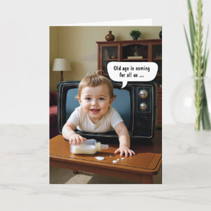 Verjaardagsbaby wordt oud en kruipt uit de televis kaart