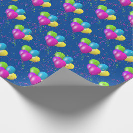 Verjaardagsballonnen met confetti op blauw cadeaupapier
