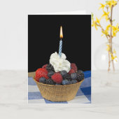 Verjaardagsbessen en kaars in wafelkom kaart (Gele Bloem)