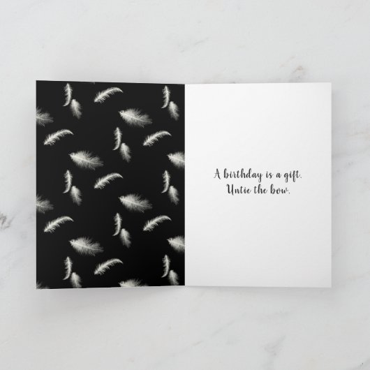 Verjaardagsboog op veren kaart (Binnen)