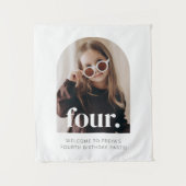 Verjaardagsbord met 4 foto en vier bogen wandkleed (Voorkant)