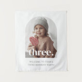 Verjaardagsbord met drie bogen en foto voor de 4de wandkleed (Voorkant)