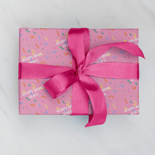 Verjaardagscadeau met op maat gemaakte naam en con cadeaupapier