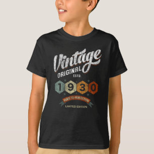 Verjaardagscadeau uit 1930 Gerijpt tot in de perfe T-shirt