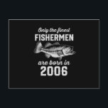 Verjaardagscadeau Visser Vissen 2006 Briefkaart<br><div class="desc">Perfecte verjaardagscadeaus zijn als schatkisten die overlopen van vreugde en opwinding. Bekijk onze collectie verjaardagscadeaus voor tieners, waar elk item een schat is die wacht om ontdekt te worden</div>