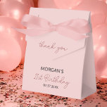 Verjaardagsfeest Blush Pink Bedankt Naam Bedankdoosjes<br><div class="desc">Druk je dankbaarheid met elegantie uit met behulp van onze verjaardagsfeestje Blush Pink Thank You Name Favoriete Boxes! Deze charmante dozen hebben een zachte, blozende roze kleur en een gepersonaliseerde bedankboodschap, waardoor ze perfect zijn voor het toevoegen van een speciaal tintje aan uw feest. Ideaal voor het verpakken van kleine...</div>