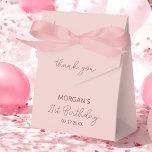 Verjaardagsfeest Blush Pink Bedankt Naam Bedankdoosjes<br><div class="desc">Druk je dankbaarheid met elegantie uit met behulp van onze verjaardagsfeestje Blush Pink Thank You Name Favoriete Boxes! Deze charmante dozen hebben een zachte, blozende roze kleur en een gepersonaliseerde bedankboodschap, waardoor ze perfect zijn voor het toevoegen van een speciaal tintje aan uw feest. Ideaal voor het verpakken van kleine...</div>
