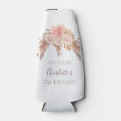 Verjaardagsfeest blush roze bloem pampas gras naam flesjeskoeler (Voorkant)