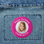 Verjaardagsfeest heet roze foto meisje naam ronde button 3,2 cm<br><div class="desc">Een hete roze achtergrond. Personaliseer en voeg een foto en leeftijd toe. Met de tekst: Happy Birthday. Gekromde tekst. Wit gekleurde tekst. Een naam personaliseren en toevoegen.</div>