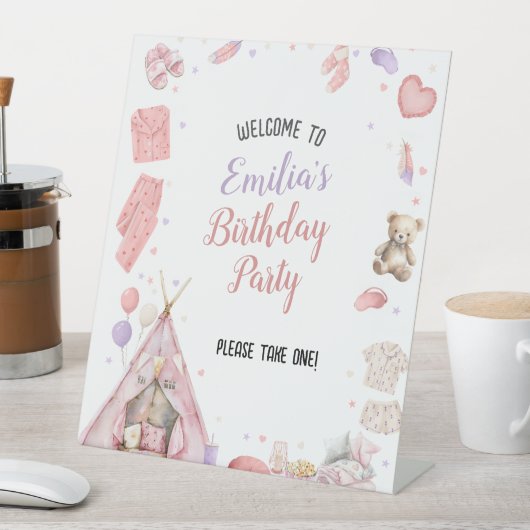 Verjaardagsfeest met logeerpartijtje reclamebord met voetstuk (Insitu)