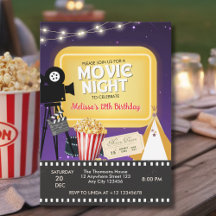 Verjaardagsfeest met popcornfilm in de achtertuin