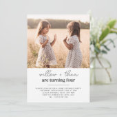 Verjaardagsfeest voor tweelingmeisjes - Script Kaart (Staand voorkant)