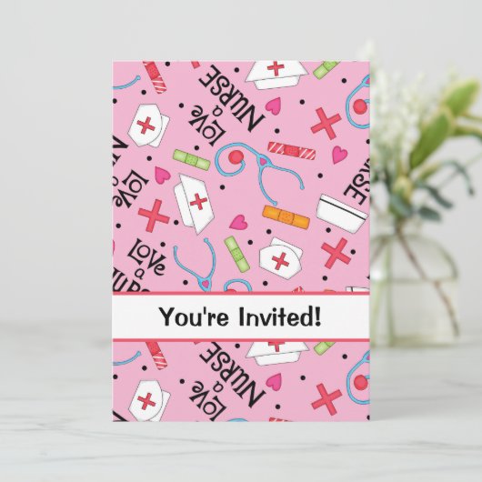 Verjaardagsfeest voor verpleegkundigen roze kaart (Staand voorkant)