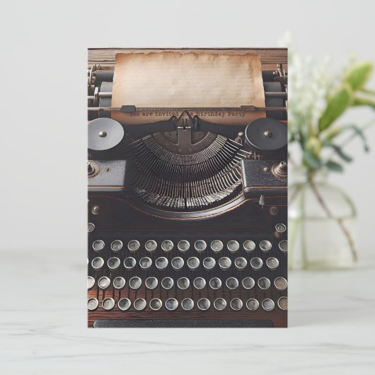 Verjaardagsfeestje met antieke typemachine kaart (Staand voorkant)