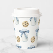 Verjaardagsfeestje met koekjes en melk papieren bekers (Achterkant)