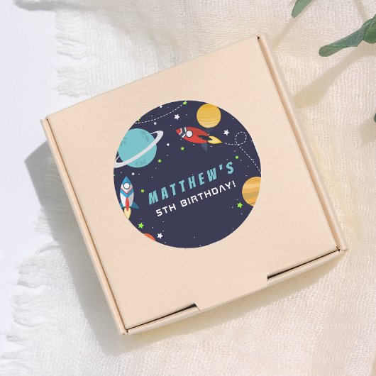 Verjaardagsfeestje met ruimteschip ronde sticker