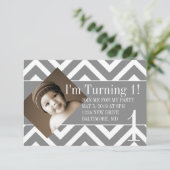 Verjaardagsfeestje uitnodigen | Draaiend Chevron G Kaart (Staand voorkant)