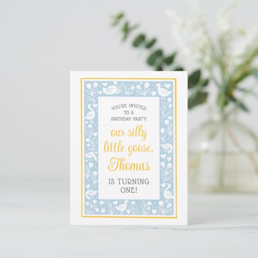 Verjaardagsfeestje voor een schattige, domme gans  briefkaart (Staand voorkant)