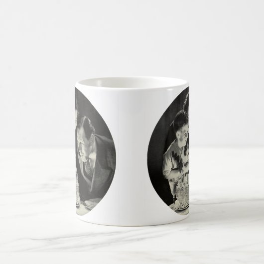 Verjaardagsfeestje voor vader met cake koffiemok (Center)