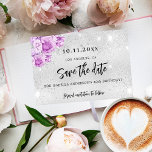 Verjaardagsfeestje zilveren roze violette bloemen save the date<br><div class="desc">Een meisjesachtige en trendy Save the Date kaart voor een 40e (of enige leeftijd) verjaardagsfeestje. Een faux zilver uitziende achtergrond, versierd met glinstering en roze en violette bloemen, rozen. Personaliseer en voeg een datum en naam/leeftijd toe 40. Zwarte letters. De tekst: Save the Date is geschreven met een groot trendy...</div>