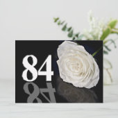 Verjaardagsfeestuitnodiging 84 jaar oud kaart (Staand voorkant)
