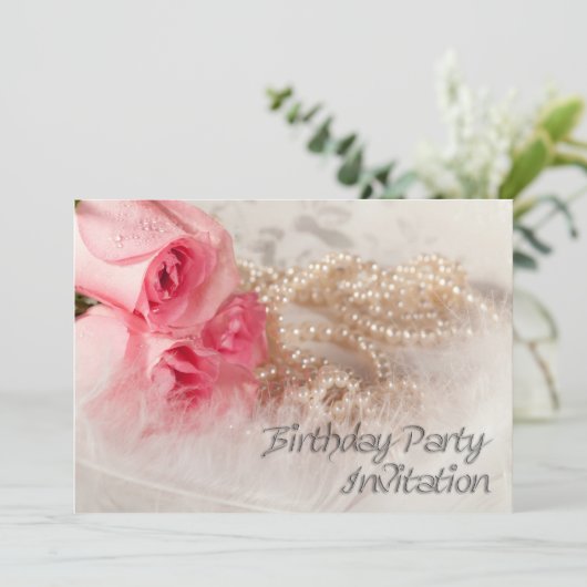Verjaardagsfeestuitnodiging met rozen en parels kaart (Staand voorkant)