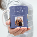 Verjaardagsfoto beste vrienden namen donkerblauw koffiemok<br><div class="desc">Een cadeau van vrienden voor de 21ste verjaardag van een vrouw, die haar leven viert met 3 van je foto's van haar, haar vrienden, familie, interesse of huisdieren. Geef haar naam, 21 jaar en uw namen een persoonlijk tintje en voeg ze toe. Een donkerblauwe kleur achtergrond. Haar naam is geschreven...</div>
