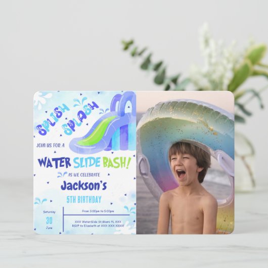 Verjaardagsfoto uitnodiging voor waterglijbaan (Staand voorkant)