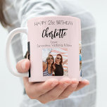 Verjaardagsfoto vriend blush roze naam koffiemok<br><div class="desc">Een geschenk van vrienden voor de 21e verjaardag van een vrouw, het vieren van haar leven met 3 van uw foto's van haar, haar vrienden, familie, interesse of huisdieren. Personaliseer en voeg haar naam, leeftijd 21 en uw namen. Zwarte letters. Een meisjesachtige, vrouwelijke blush roze, roos goudkleurige achtergrond. Haar naam...</div>
