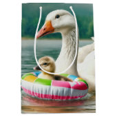 Verjaardagsgans met Gosling in een opblaasbare rin Medium Cadeauzakje (Voorkant)