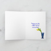verjaardagsgele tulp in blauw glas kaart (Binnen)