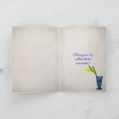 verjaardagsgele tulp in blauw glas kaart (Binnen)