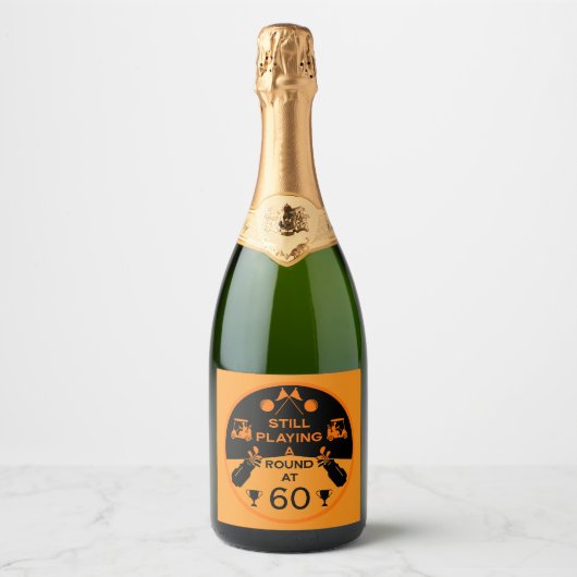 Verjaardagsgolfer op de heuvel sparkling wijnetiket (Voorkant)