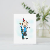 Verjaardagsjongen met kaars T-shirts en geschenken Briefkaart (Staand voorkant)