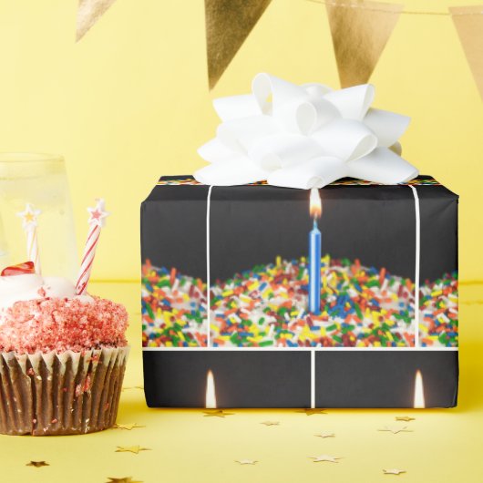 Verjaardagskaars en Confetti op taart Cadeaupapier (Verjaardagsfeest)
