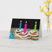 Verjaardagskaarsen in kaneelbroodjes kaart (Gele Bloem)