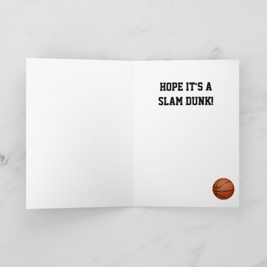 Verjaardagskaart met basketbal- en veldontwerp kaart (Binnen)