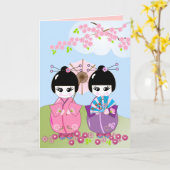 Verjaardagskaart met Japanse poppen en kersenbloes Kaart (Gele Bloem)