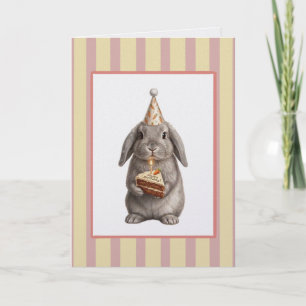 Verjaardagskaart met knuffelkonijn en worteltaart kaart