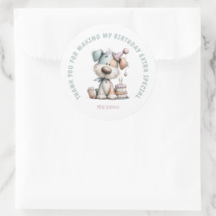 Verjaardagskaart met speelse hond in waterverf ronde sticker