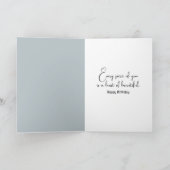 Verjaardagskardinaal in een berkenbos feestdagen kaart (Binnen)