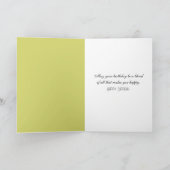 Verjaardagskardinaal op een rieten stoel kaart (Binnen)